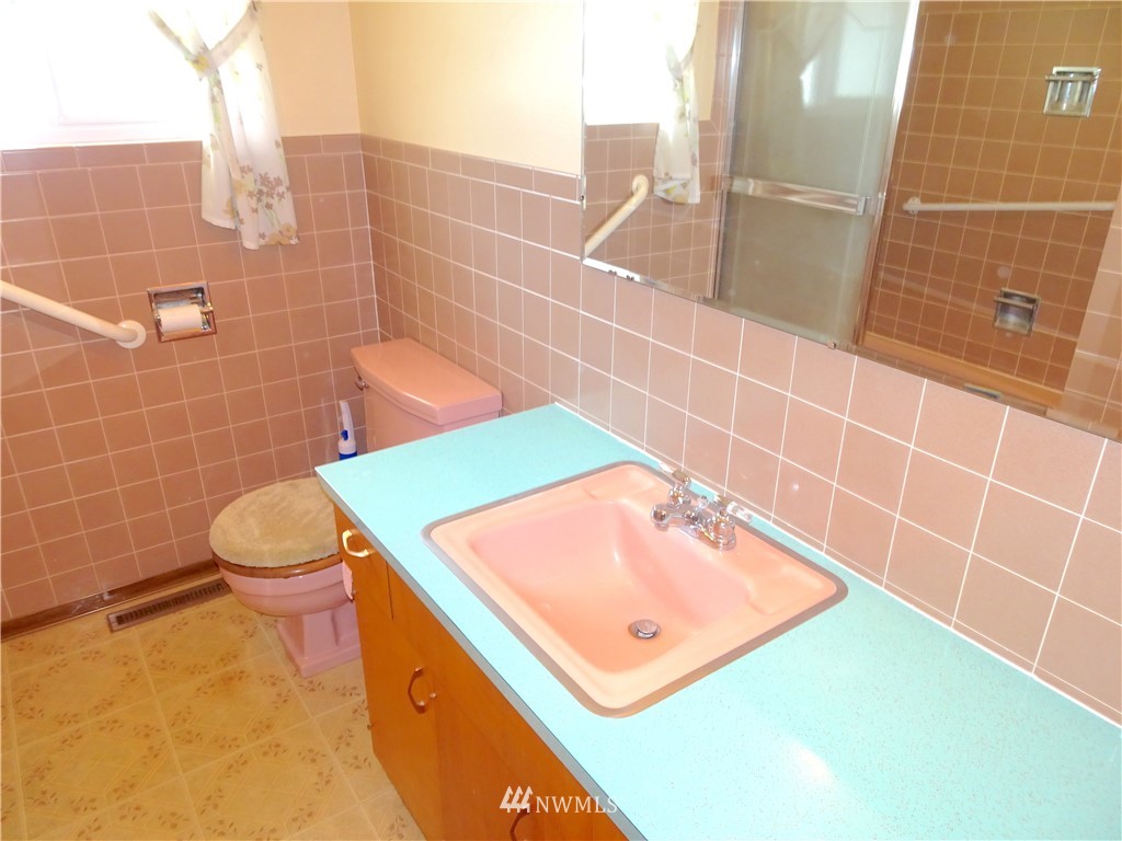 3906 Harris Road Southeast Port Orchard, WA 98366 - Photo 14 of 36 Gallery Image 14