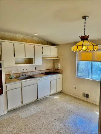$499,999 | 20 Catherine Drive, Selden, NY 11784