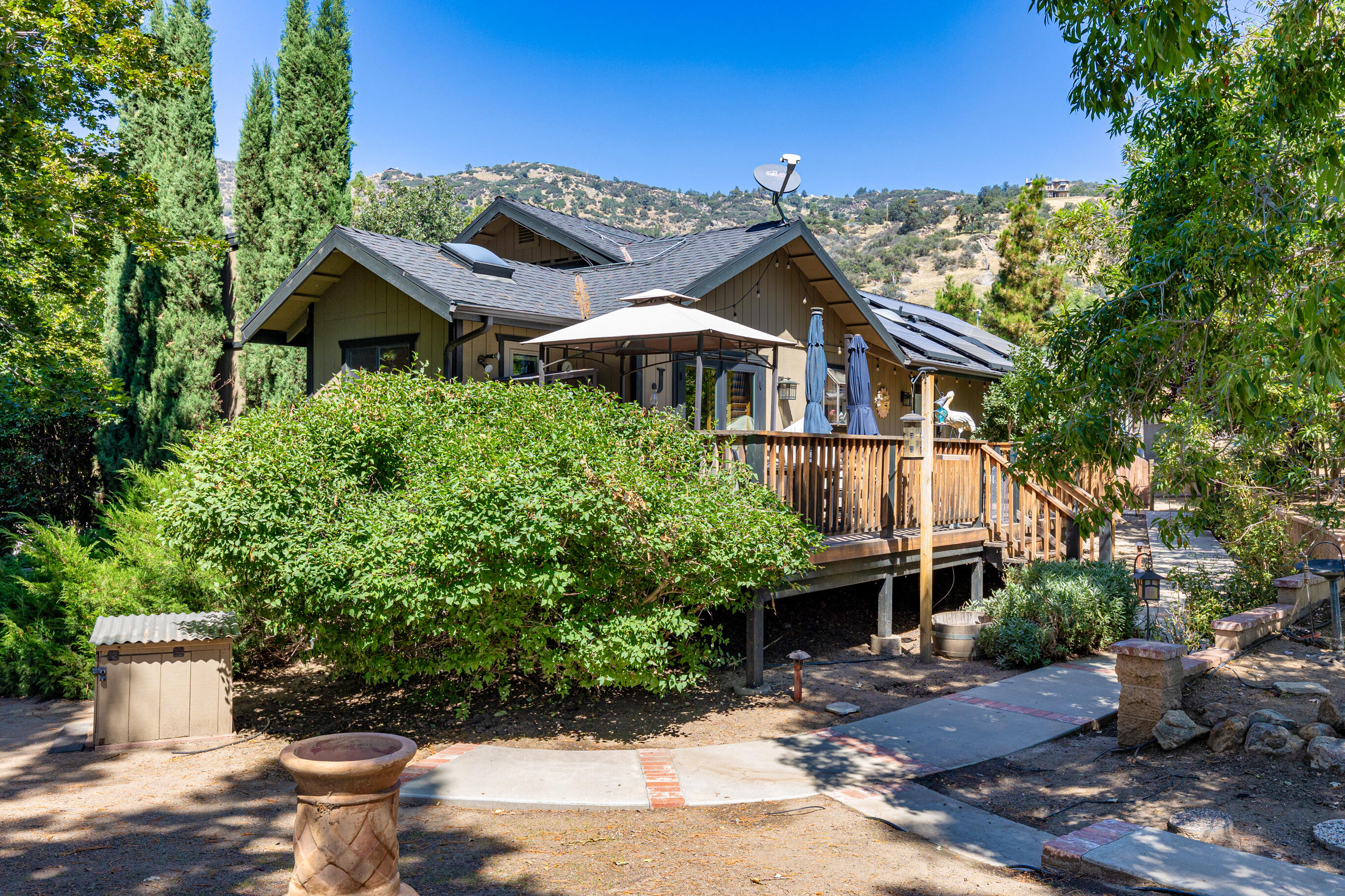26901 Bear Valley Road Tehachapi, CA 93561 - Photo 44 of 62 a front view of a house with a garden
