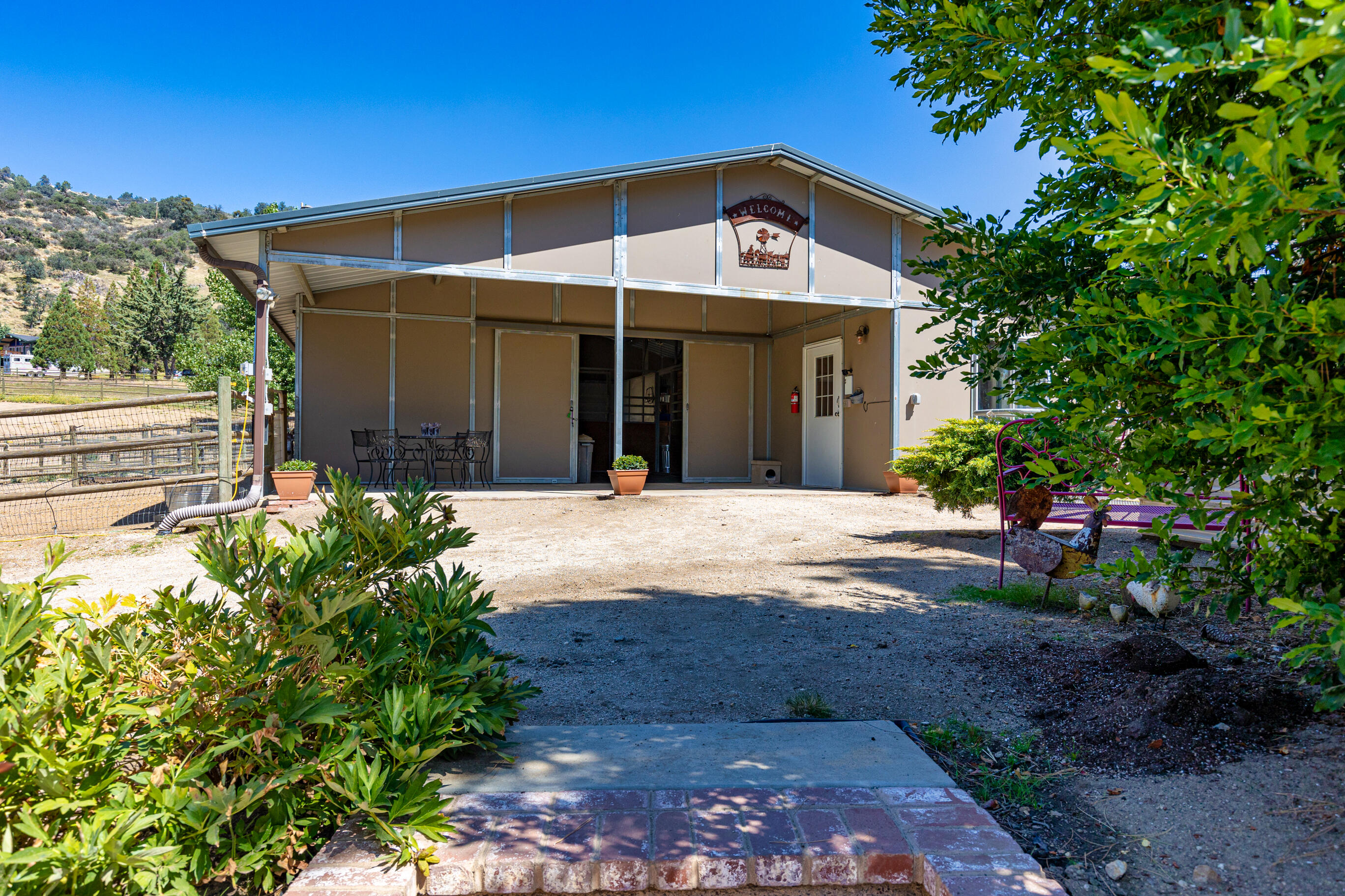 26901 Bear Valley Road Tehachapi, CA 93561 - Photo 48 of 62 a front view of a house with garden