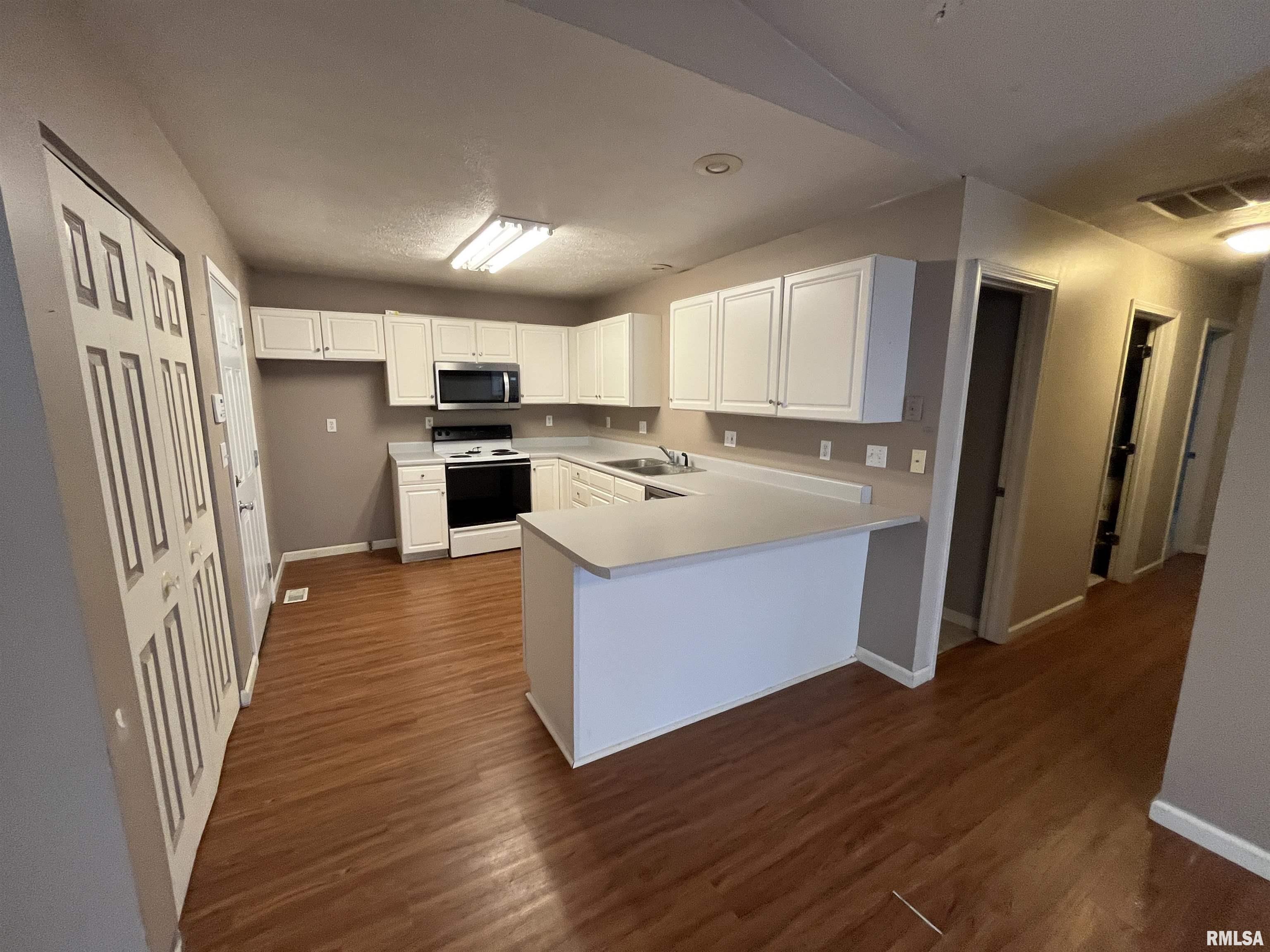 202 Eagle Ridge Drive Chatham, IL 62629 - Photo 4 of 21