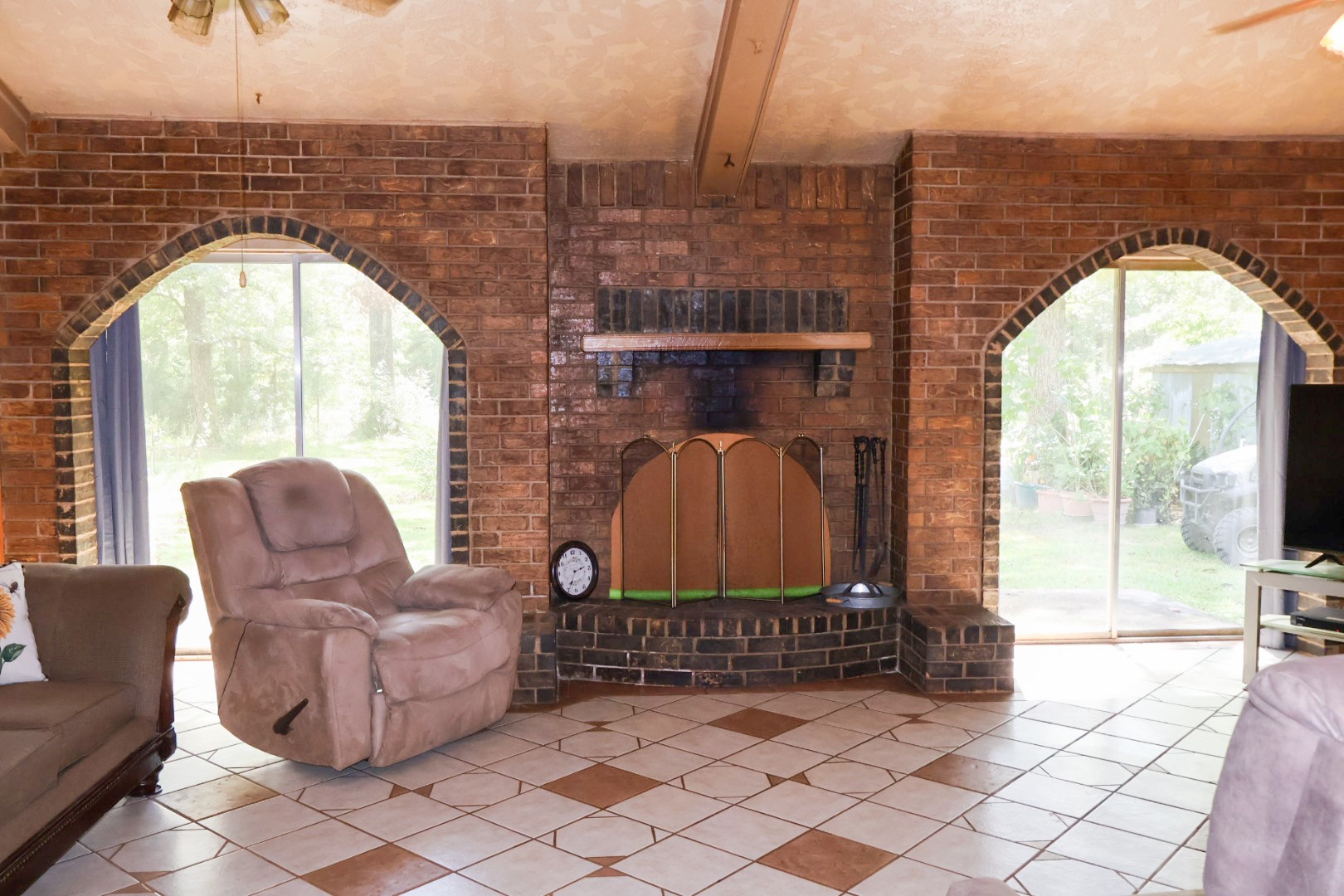 3680 Holly Grove Road Livingston, TX 77351 - Photo 11 of 24 a living room with furniture