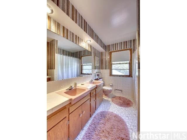 3711 Cardinal Road Minnetonka, MN 55345 - Photo 11 of 17