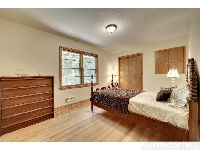 3711 Cardinal Road Minnetonka, MN 55345 - Photo 9 of 17