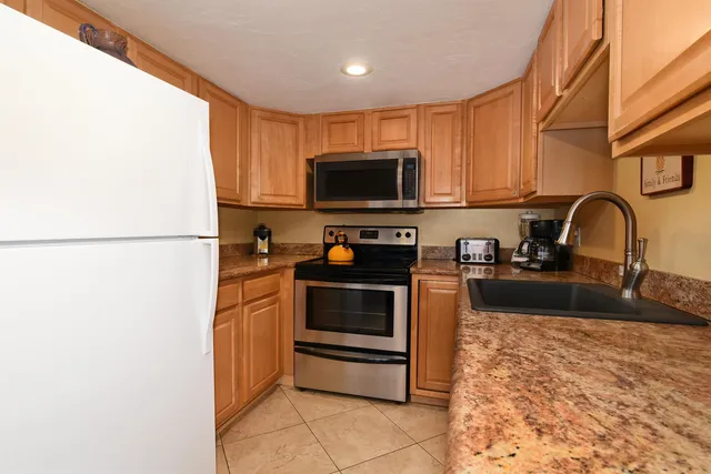 $888,000 | 3723 Lower Honoapiilani Road, Unit 100, Lahaina, HI 96761