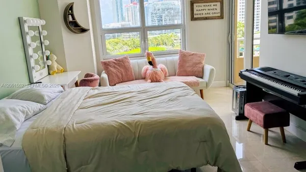 $14,000 | 848 Brickell Key Drive, Unit 806, Miami, FL 33131