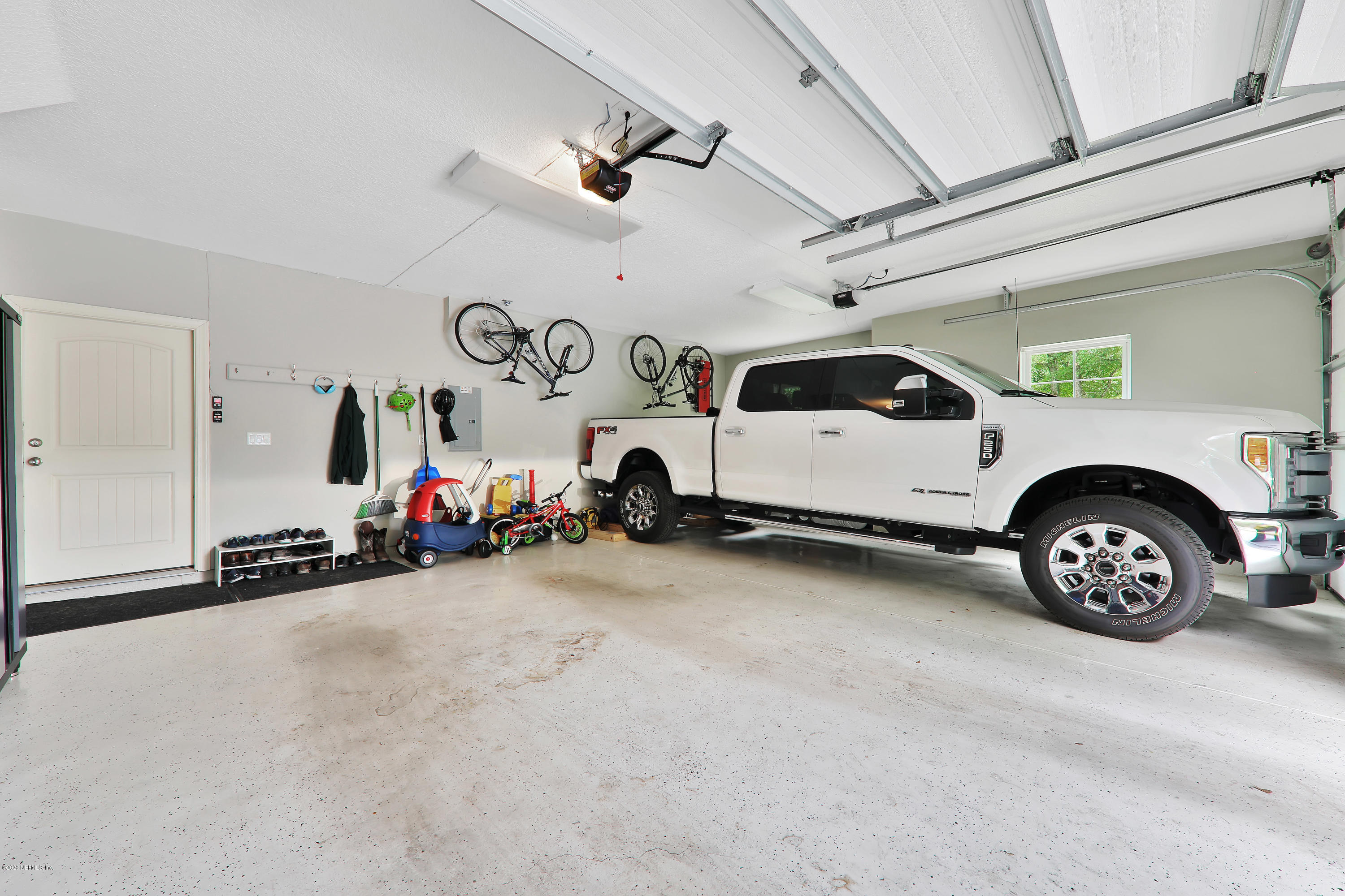 5301 Lourcey Road Jacksonville, FL 32257 - Photo 32 of 44 Garage
