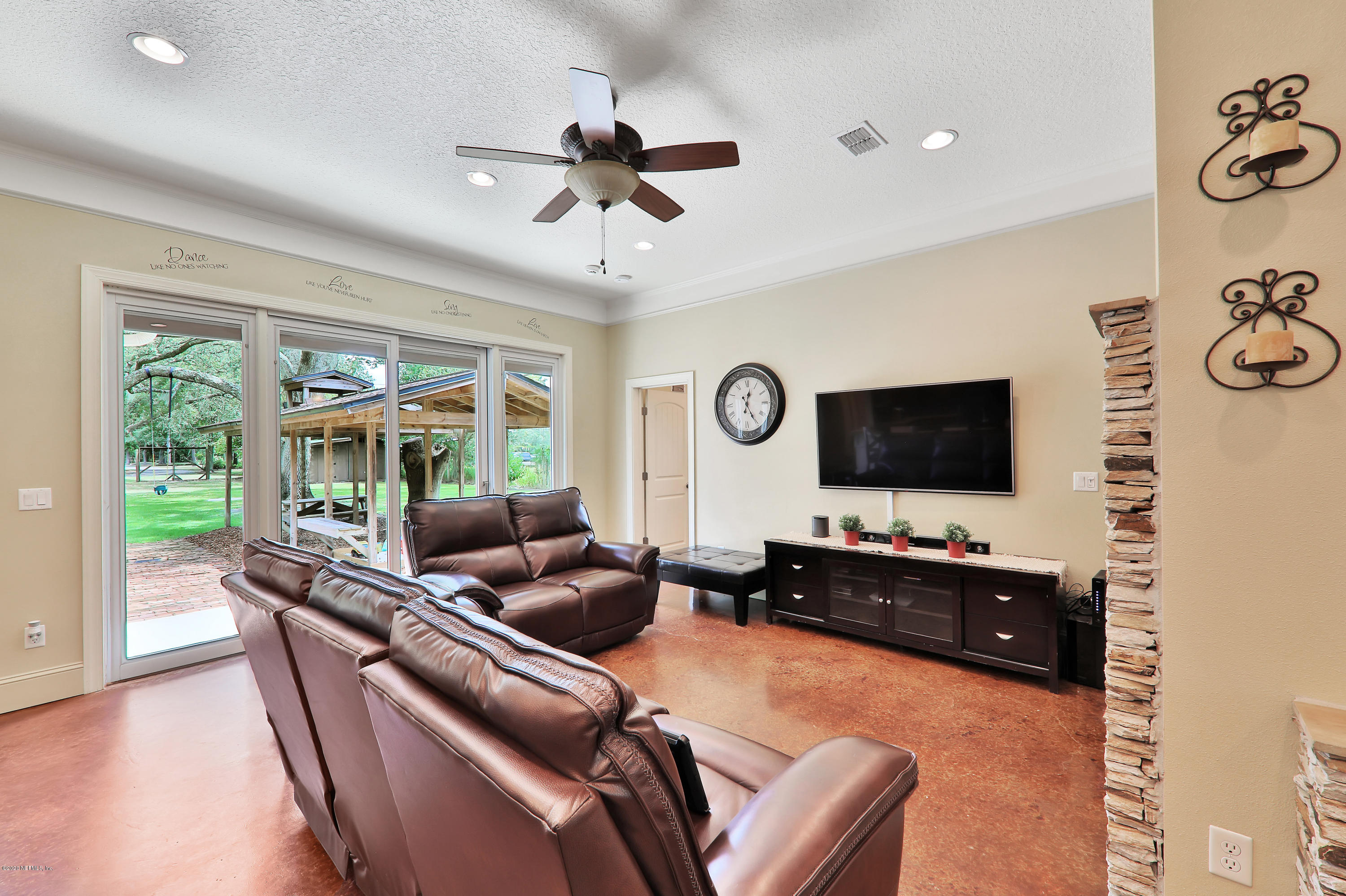5301 Lourcey Road Jacksonville, FL 32257 - Photo 9 of 44 Living Room