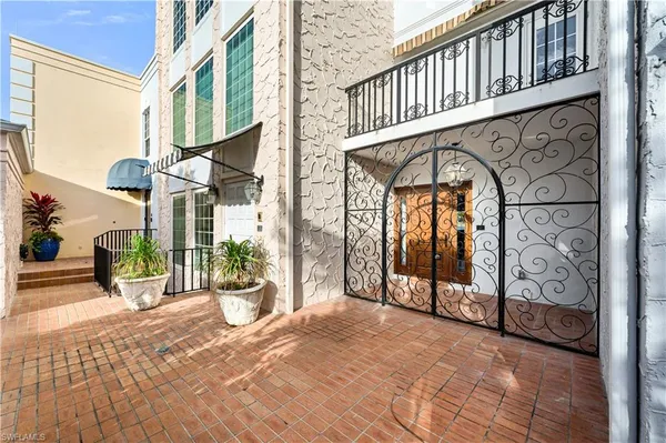 a view of a house with outdoor space