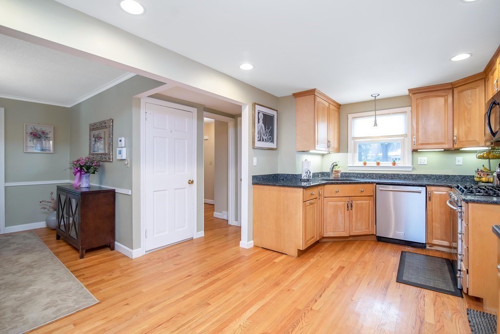 37 Normandy Road Springfield, MA 01106 - Photo 3 of 34 Gallery Image 3