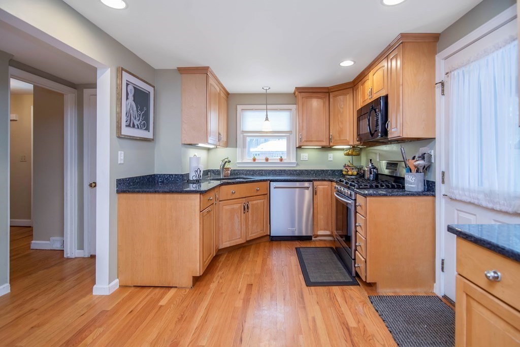 37 Normandy Road Springfield, MA 01106 - Photo 4 of 34 Gallery Image 4