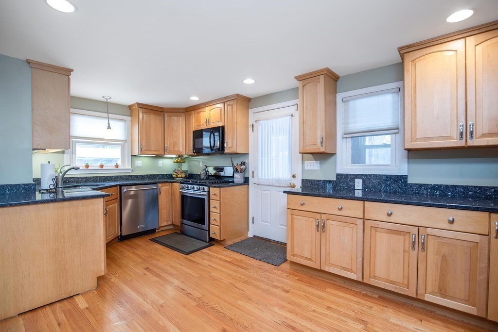 37 Normandy Road Springfield, MA 01106 - Photo 5 of 34 Gallery Image 5
