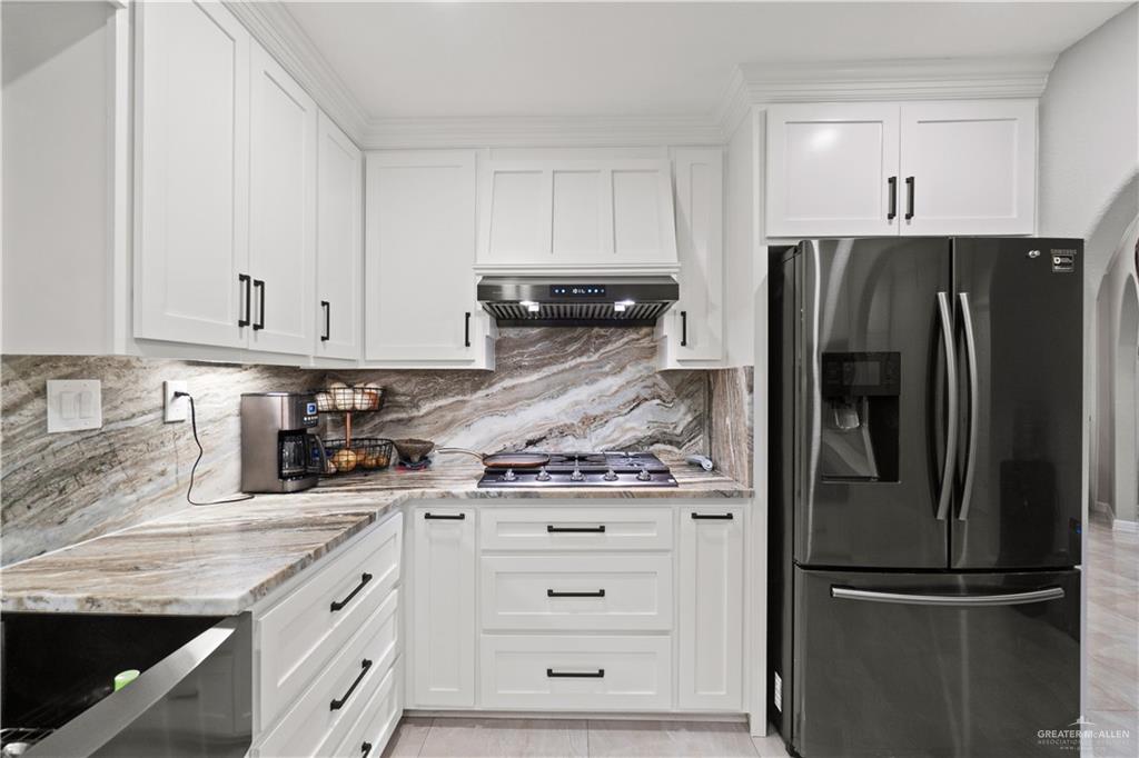 9230 North Moorefield Road Mission, TX 78574 - Photo 8 of 27 a kitchen with stainless steel appliances granite countertop a refrigerator and a stove