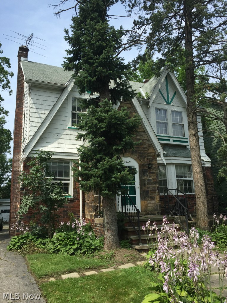 3569 Cedarbrook Road Cleveland, OH 44118 - Photo 1 of 21