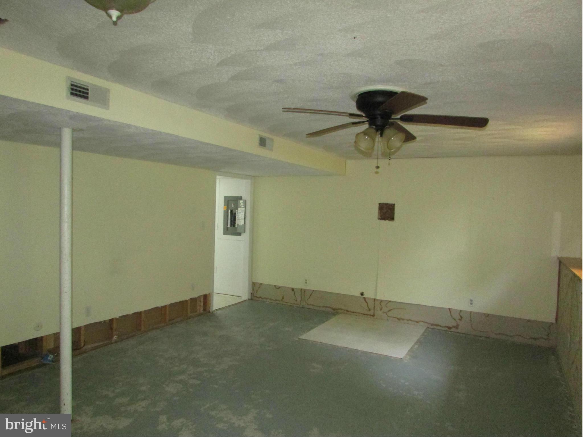 2744 Rowe Road New Windsor, MD 21776 - Photo 17 of 28 Family Room