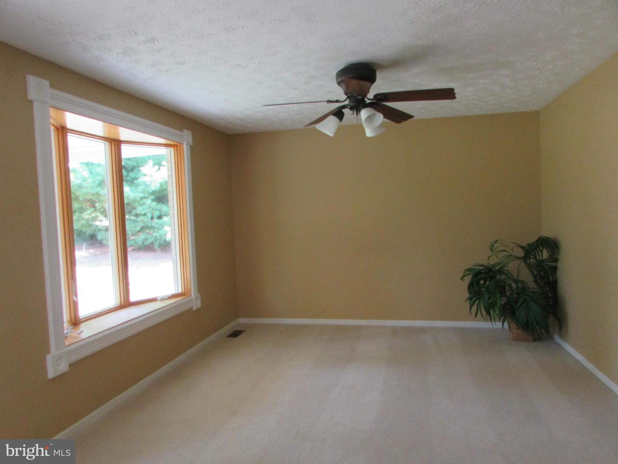 2744 Rowe Road New Windsor, MD 21776 - Photo 5 of 28 Living Room