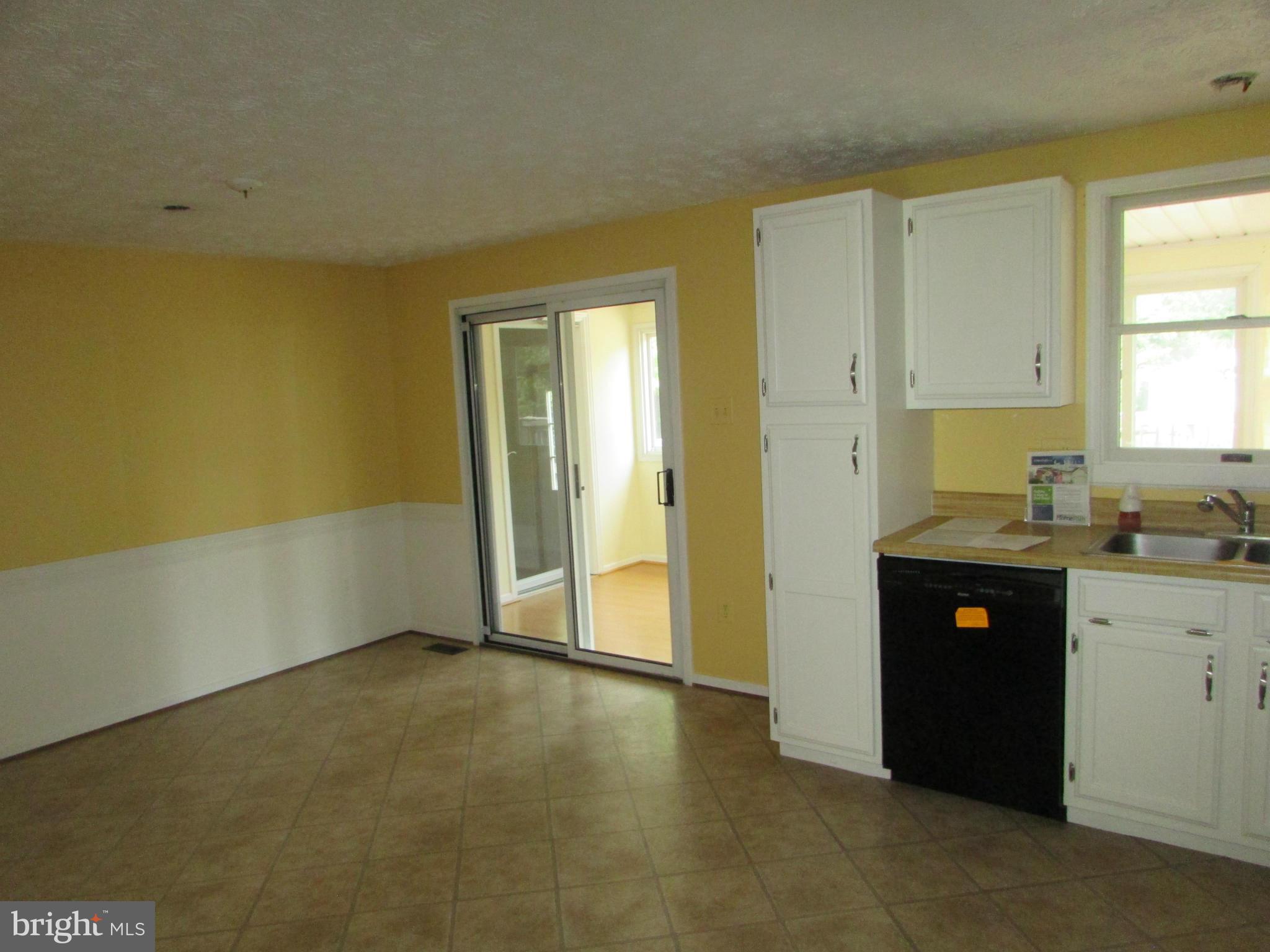 2744 Rowe Road New Windsor, MD 21776 - Photo 7 of 28 Kitchen and dining area