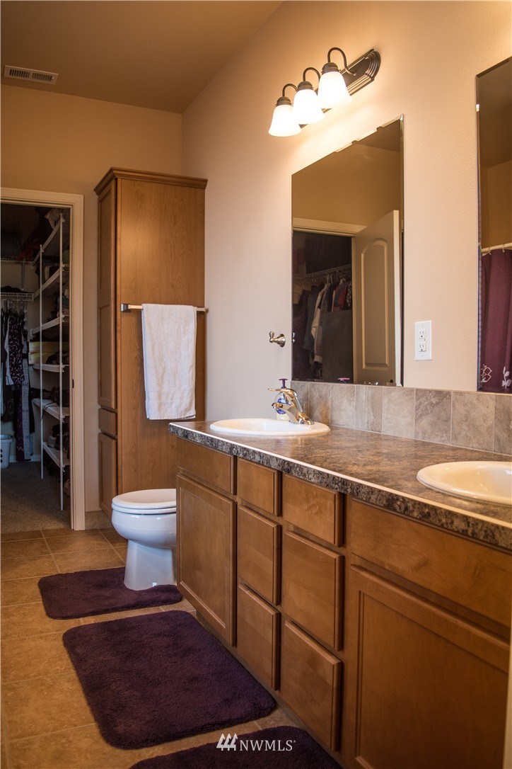 514 Young Road Northeast Moses Lake, WA 98837 - Photo 11 of 25 Gallery Image 11