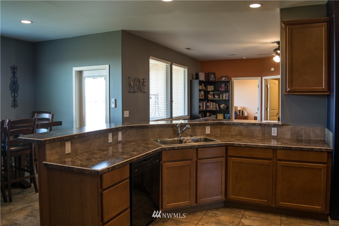 514 Young Road Northeast Moses Lake, WA 98837 - Photo 14 of 25 Gallery Image 14