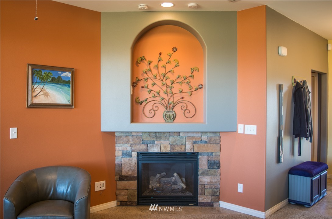 514 Young Road Northeast Moses Lake, WA 98837 - Photo 6 of 25 Gallery Image 6