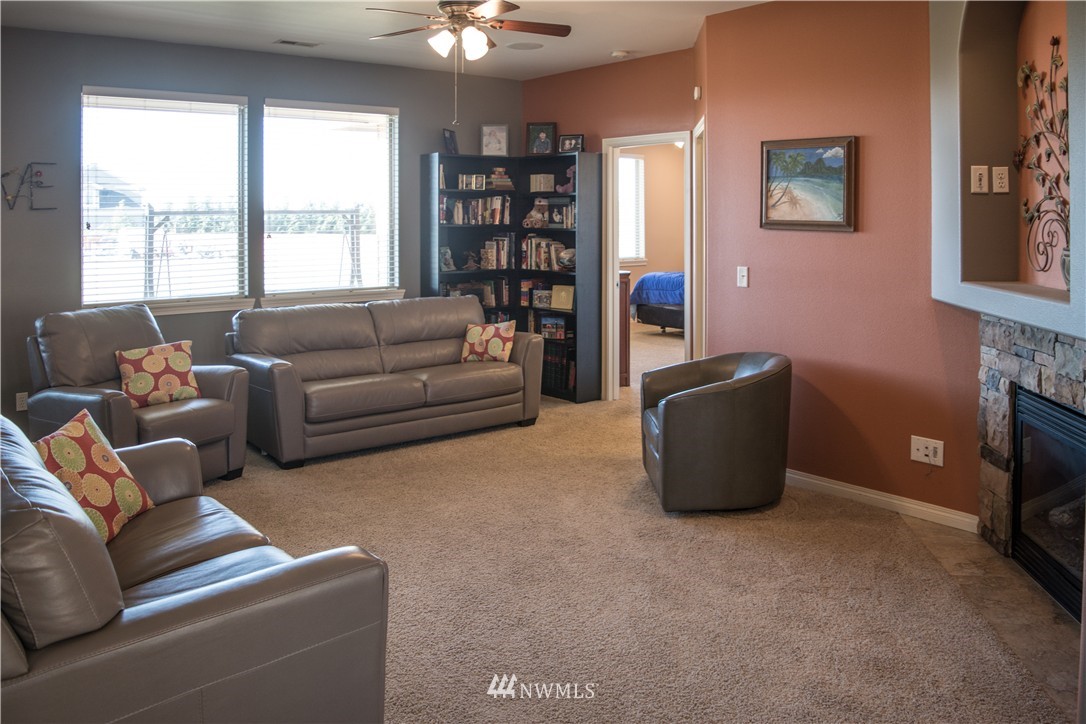 514 Young Road Northeast Moses Lake, WA 98837 - Photo 7 of 25 Gallery Image 7