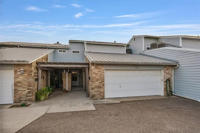 $230,000 | 1453 Moore Avenue, Portland, TX 78374