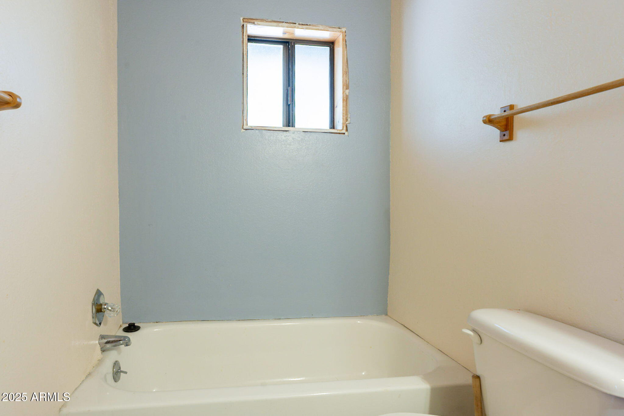 3524 Kelly Circle Pine, AZ 85544 - Photo 22 of 69 a bathroom with a bathtub and a shower