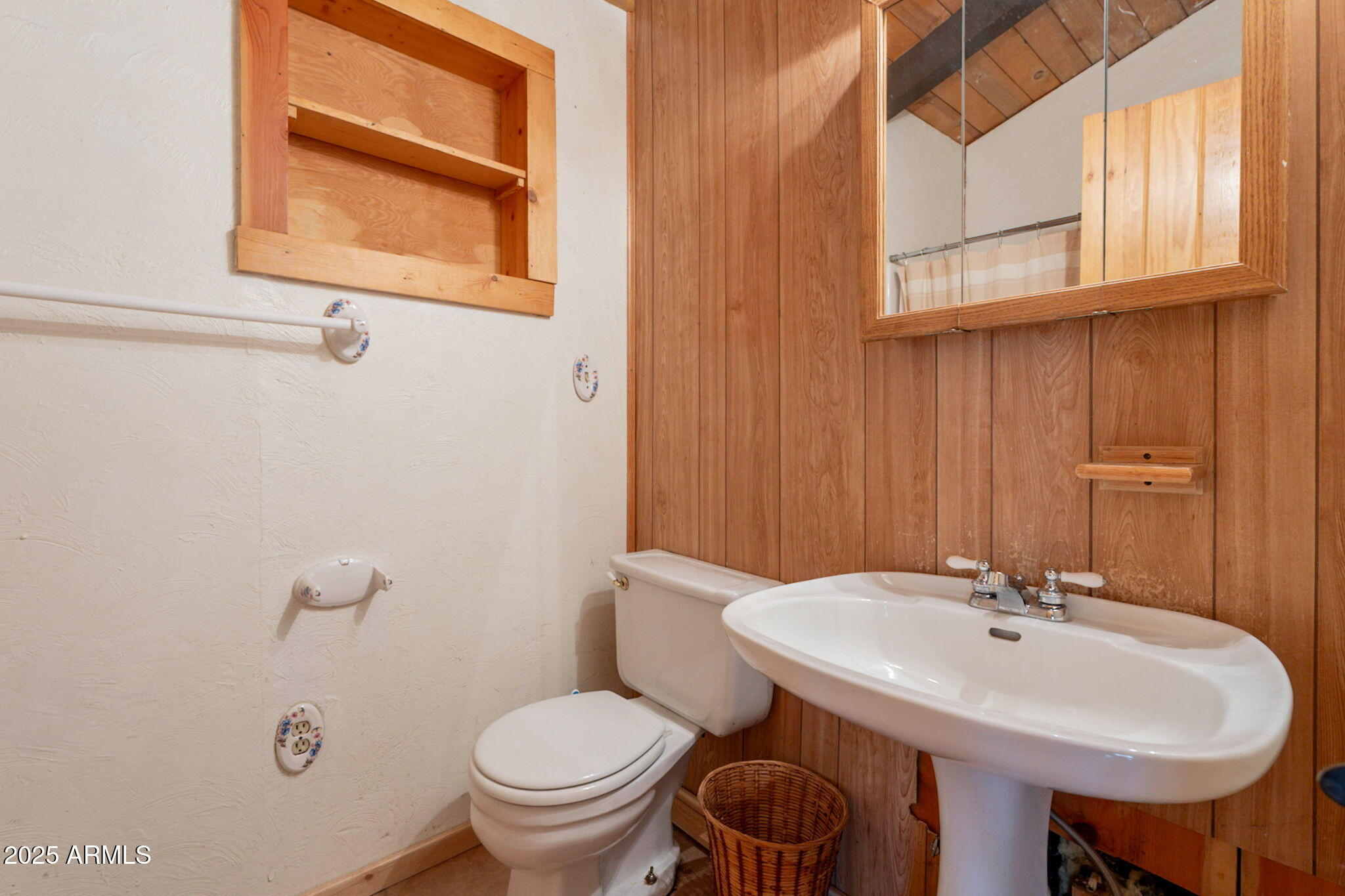3524 Kelly Circle Pine, AZ 85544 - Photo 27 of 69 a bathroom with a sink a toilet and a mirror
