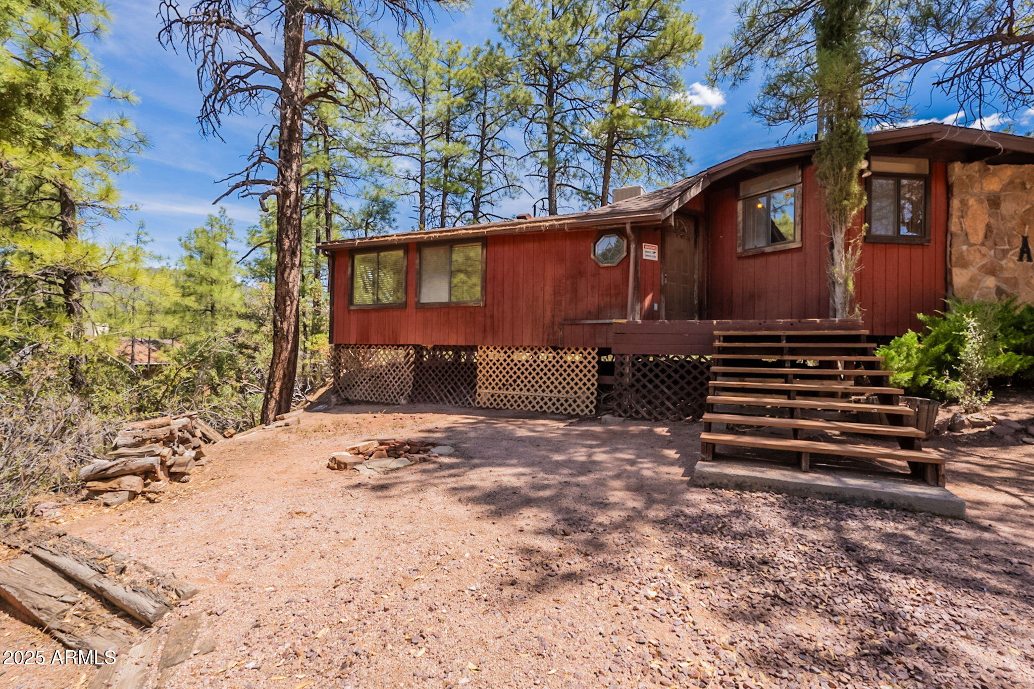 3524 Kelly Circle Pine, AZ 85544 - Photo 40 of 69 a front view of a house with a garden