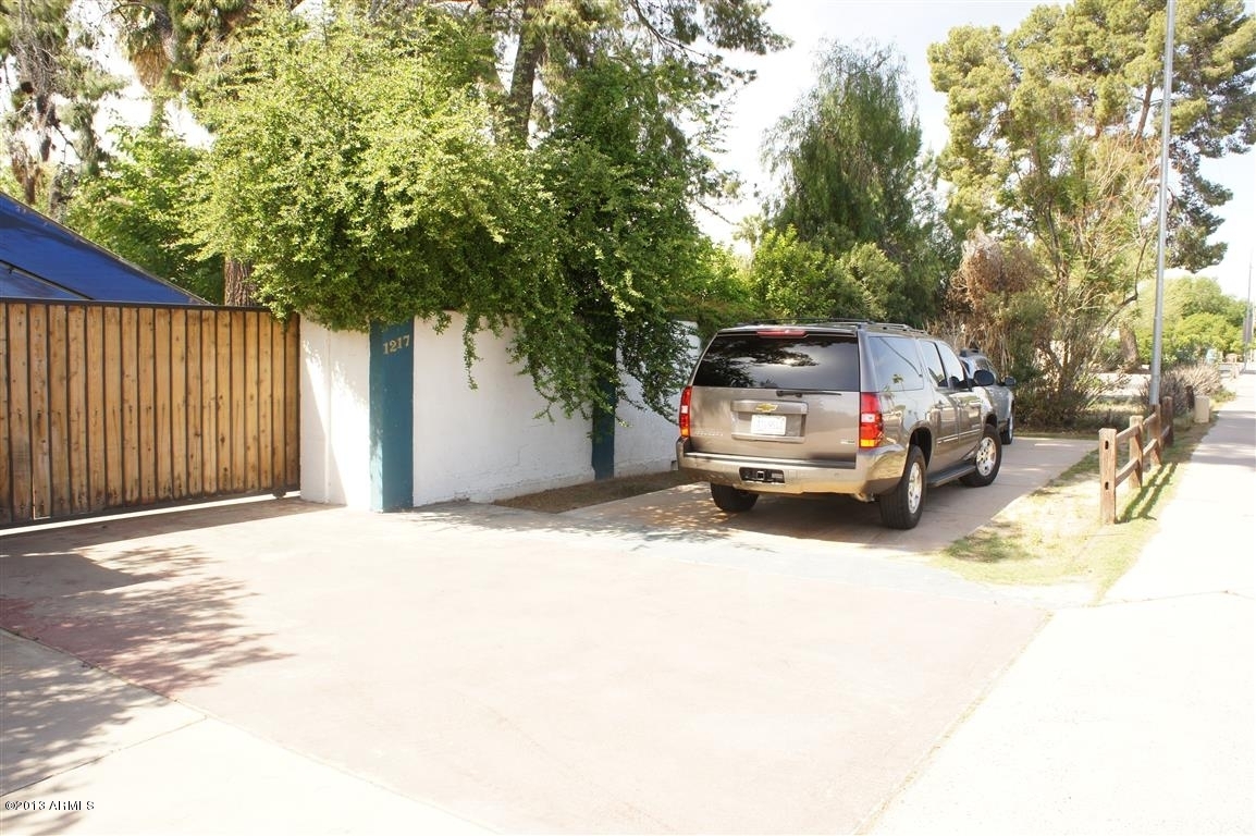 1217 West Bethany Home Road Phoenix, AZ 85013 - Photo 3 of 48 Additional Front Parking