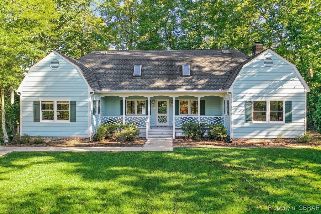 184 York Road Irvington, VA 22480 - Photo 2 of 46 View of front facade with covered porch and a front lawn