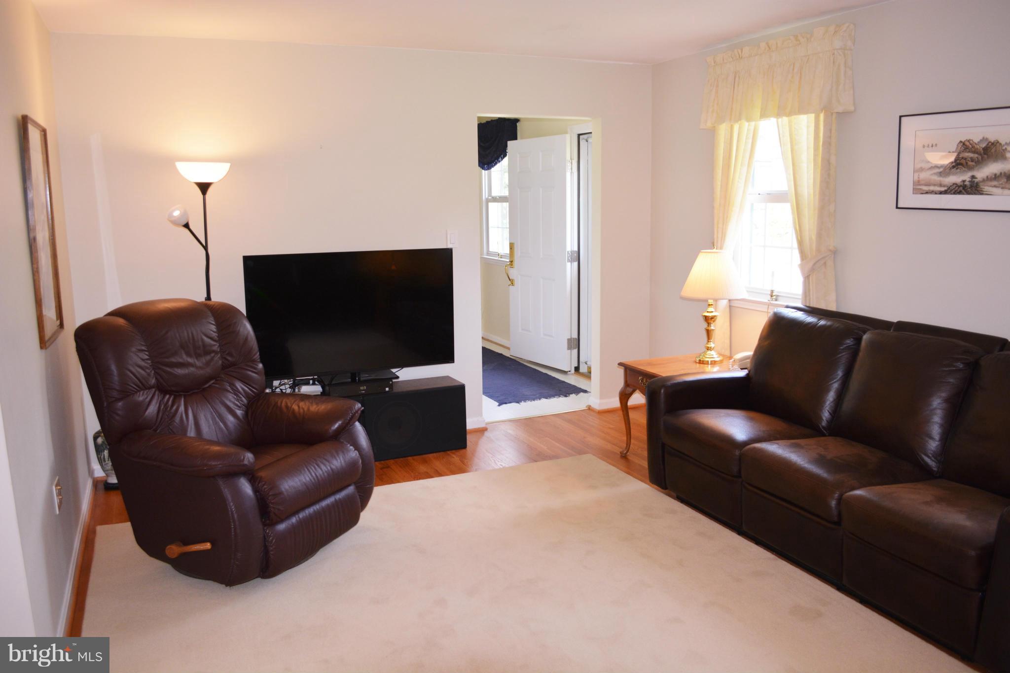16208 Jerald Road Laurel, MD 20707 - Photo 3 of 26 Living Room
