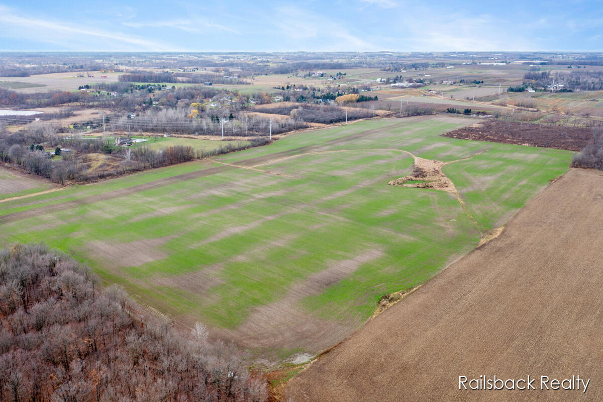 4404 Peach Ridge Avenue Northwest Grand Rapids, MI 49544 - Photo 4 of 10 IMG_1003