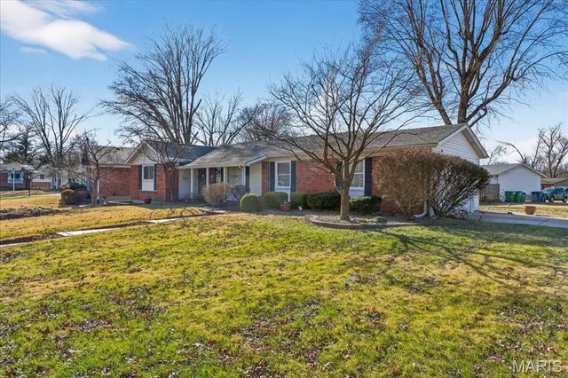 $235,000 | 9 Darwin Court, Florissant, MO 63033