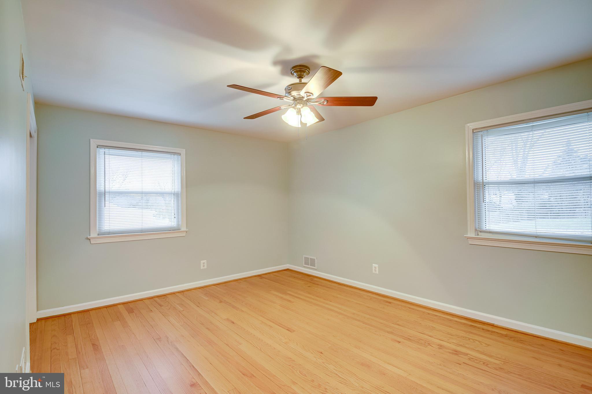 52 Blue Ridge Street Warrenton, VA 20186 - Photo 15 of 49 Main level master bedroom