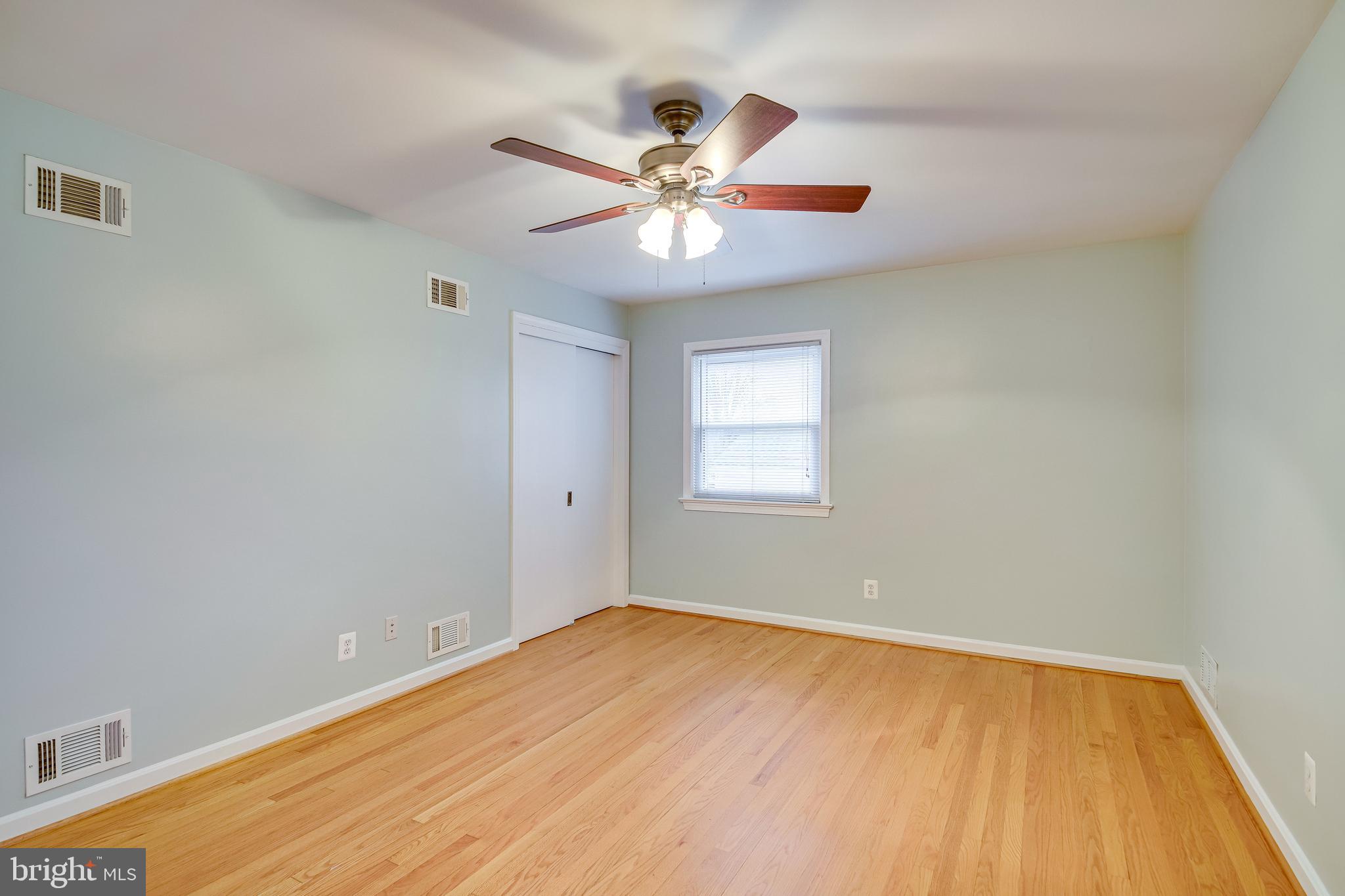 52 Blue Ridge Street Warrenton, VA 20186 - Photo 16 of 49 Main level master bedroom