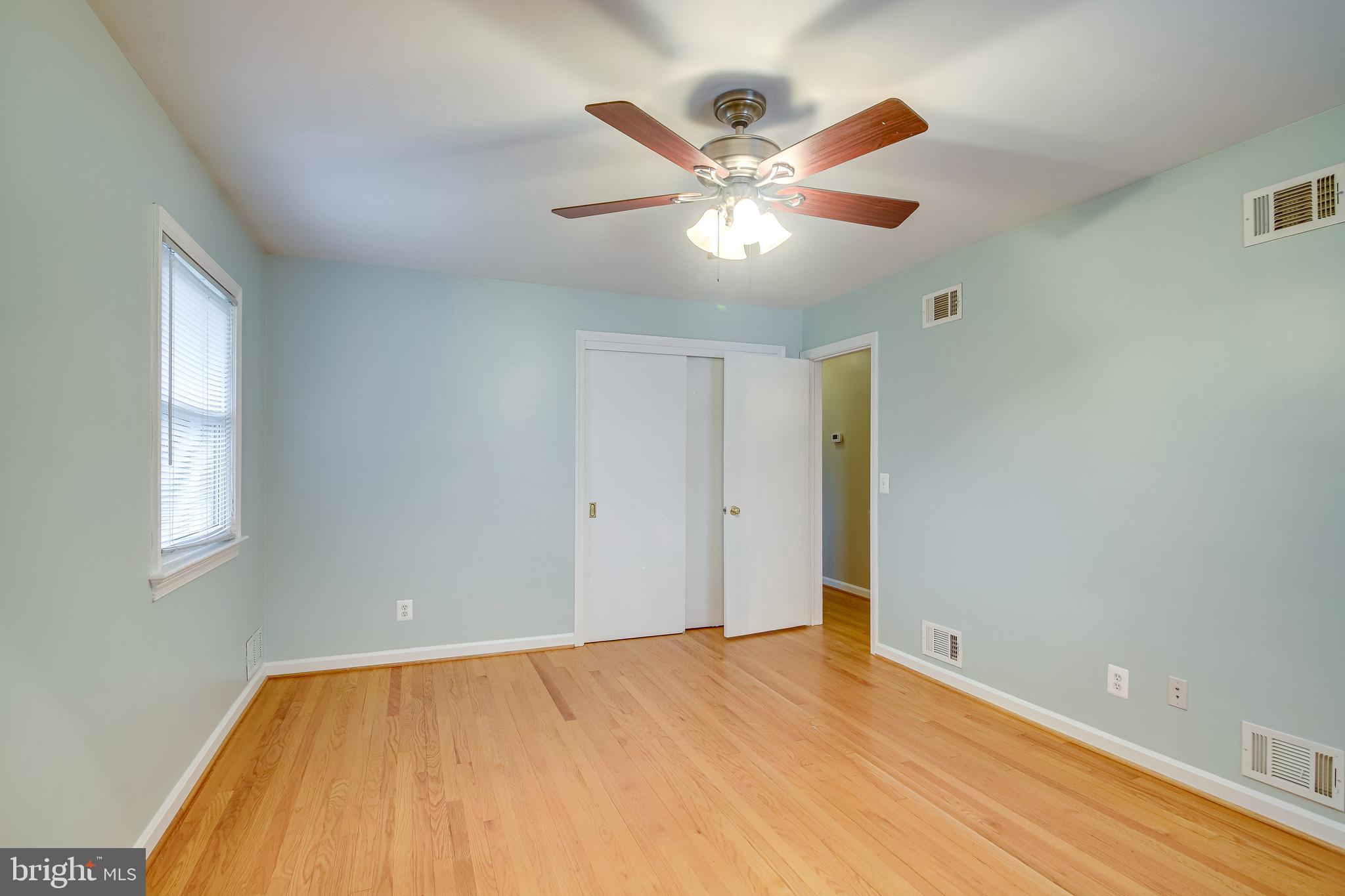52 Blue Ridge Street Warrenton, VA 20186 - Photo 17 of 49 Main level master bedroom