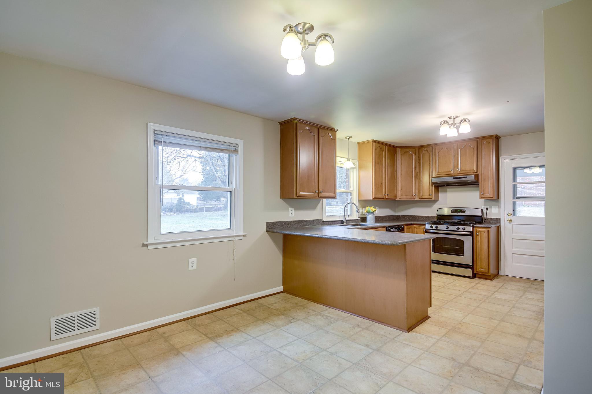 52 Blue Ridge Street Warrenton, VA 20186 - Photo 8 of 49 Gallery Image 8