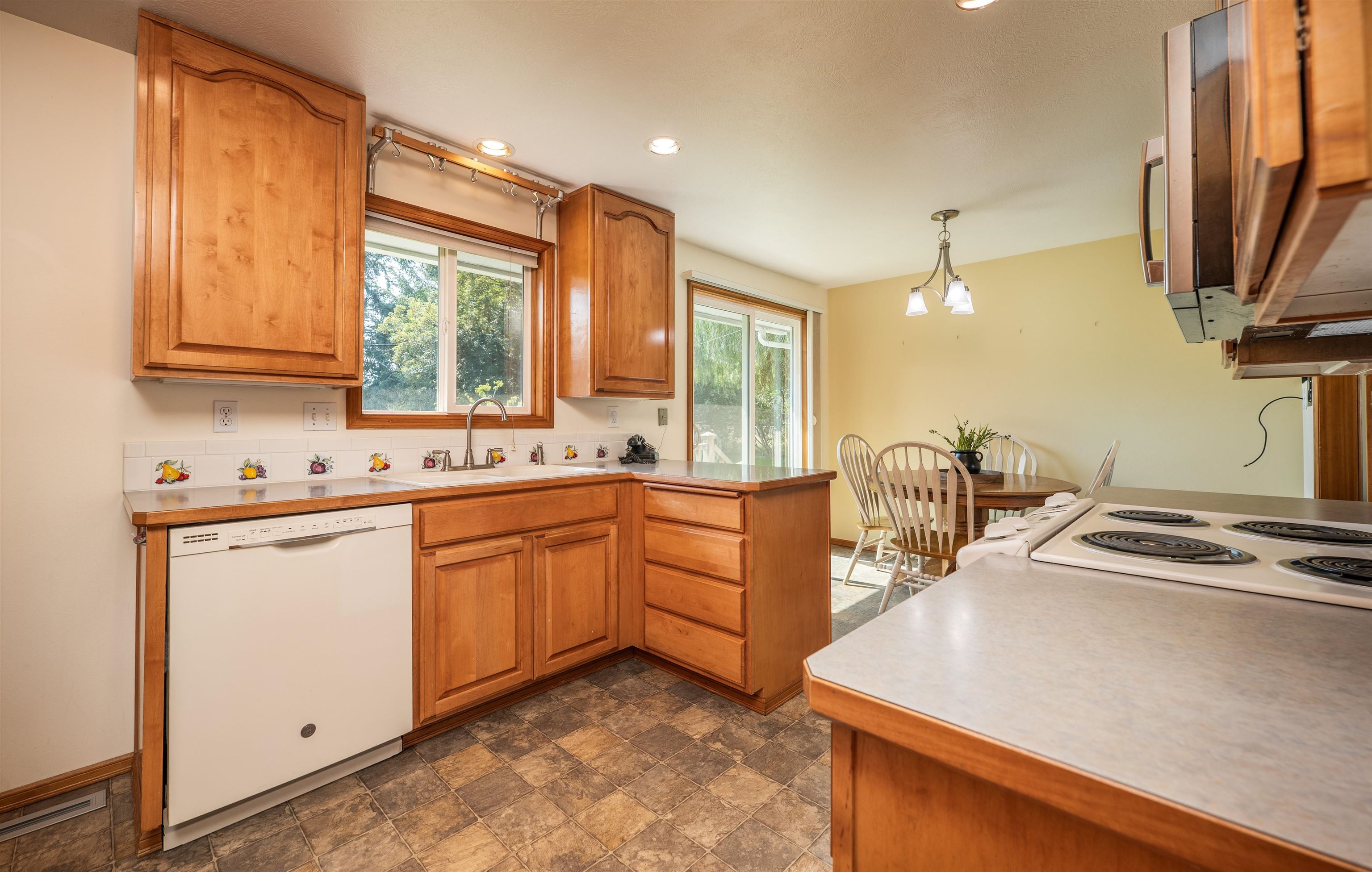 505 West Barnes Road Spokane, WA 99218 - Photo 6 of 32