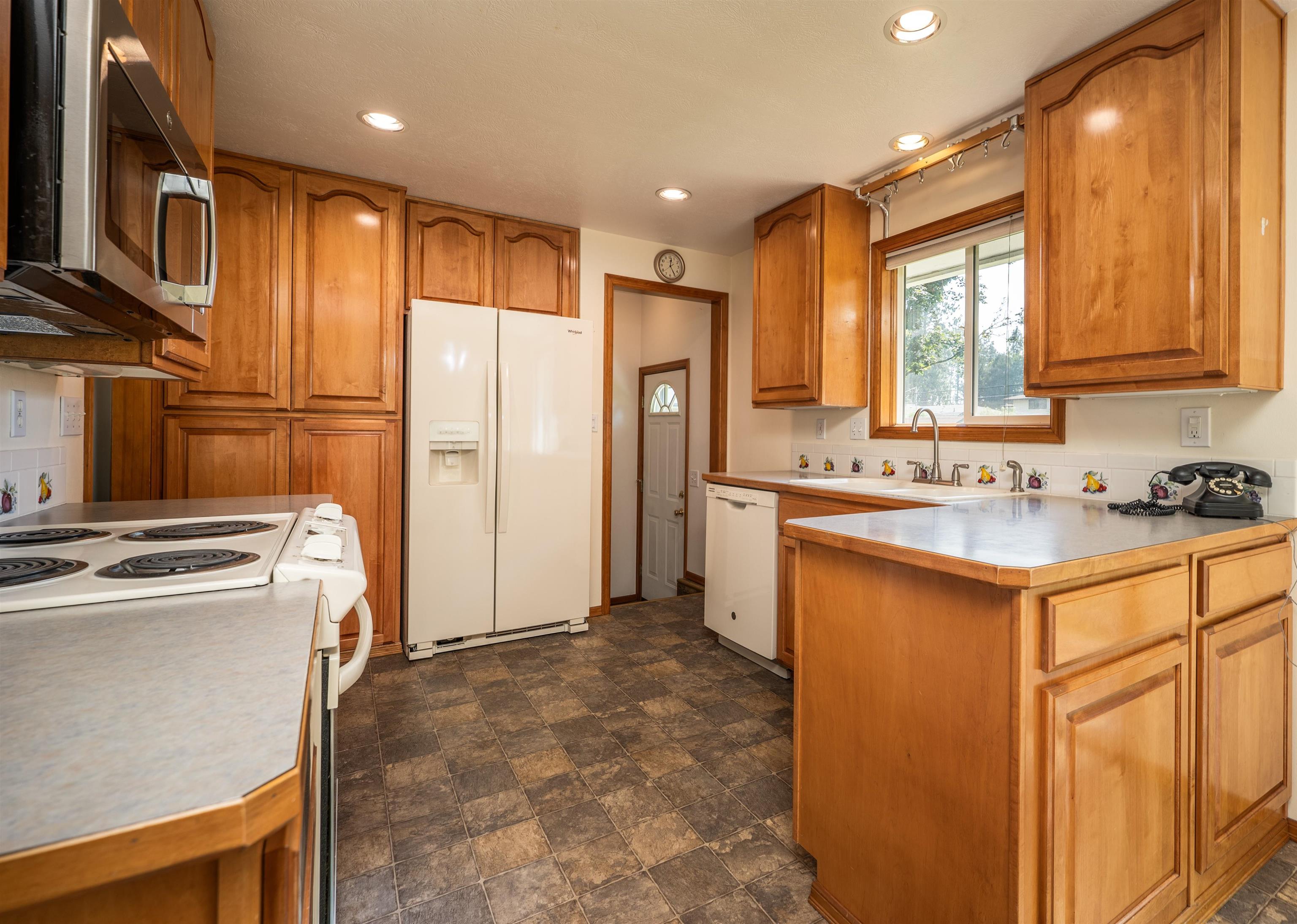 505 West Barnes Road Spokane, WA 99218 - Photo 7 of 32