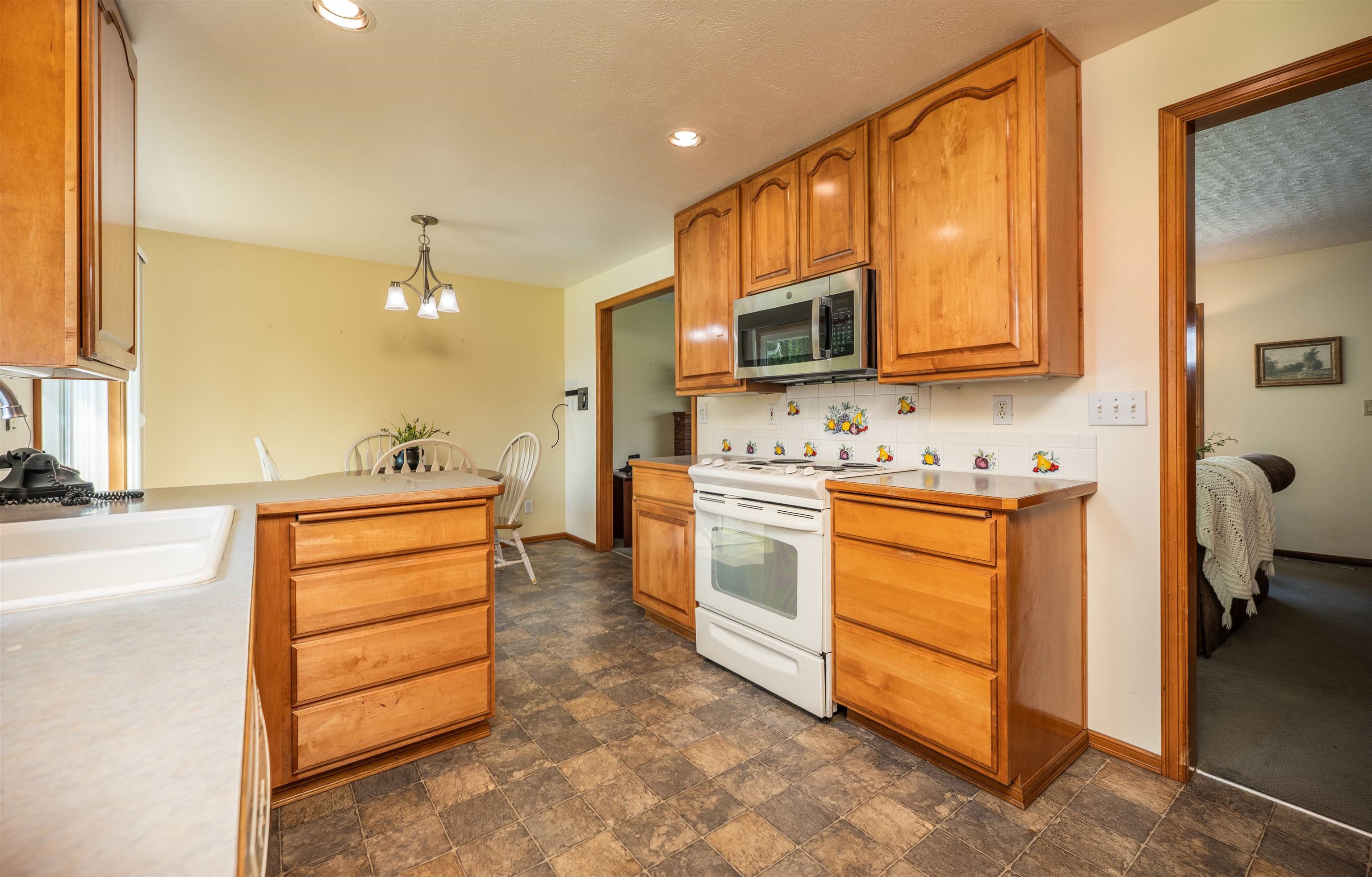 505 West Barnes Road Spokane, WA 99218 - Photo 8 of 32