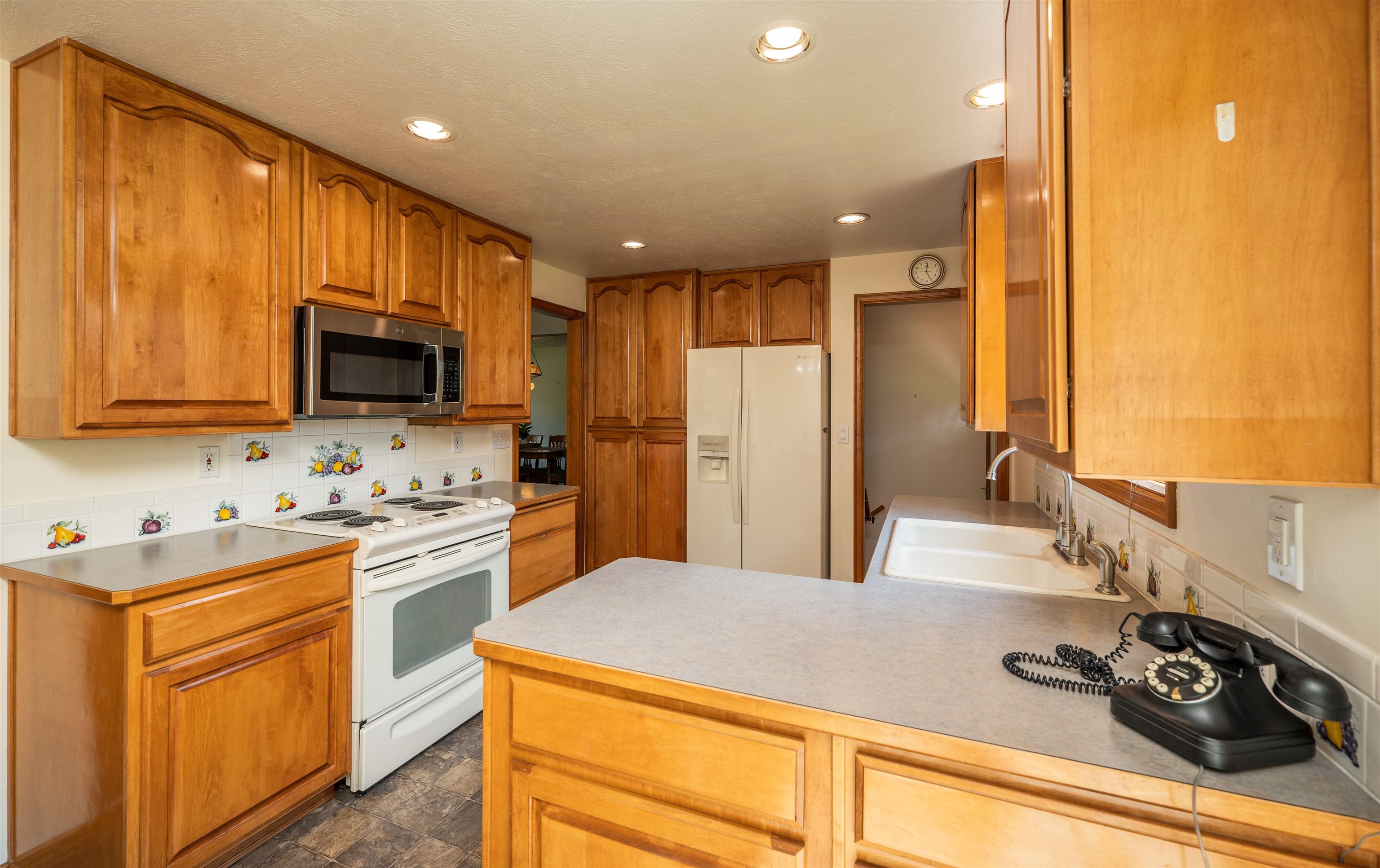 505 West Barnes Road Spokane, WA 99218 - Photo 9 of 32