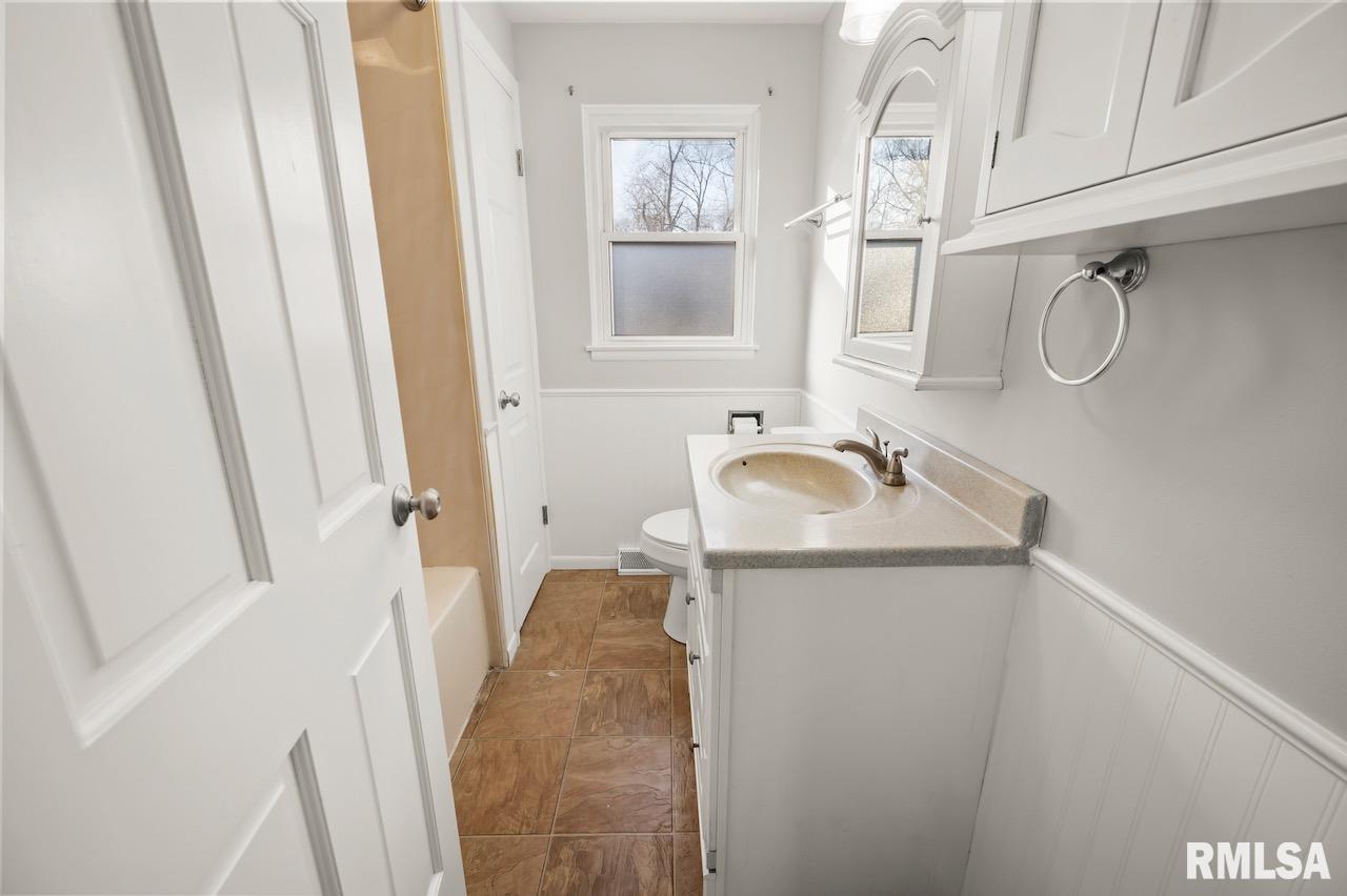 2716 West Overhill Road Peoria, IL 61615 - Photo 17 of 31 Gallery Image 17
