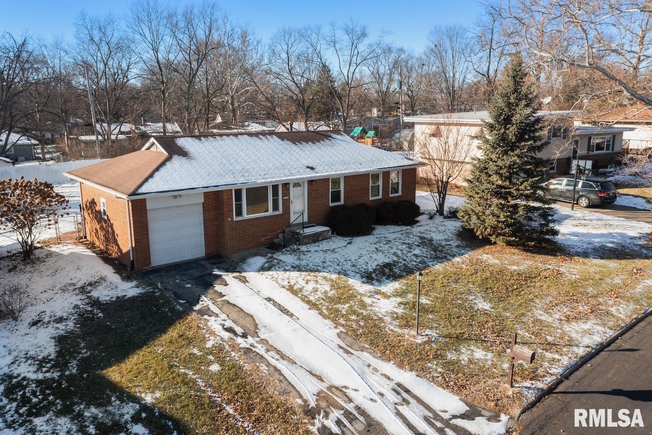 2716 West Overhill Road Peoria, IL 61615 - Photo 2 of 31 Gallery Image 2