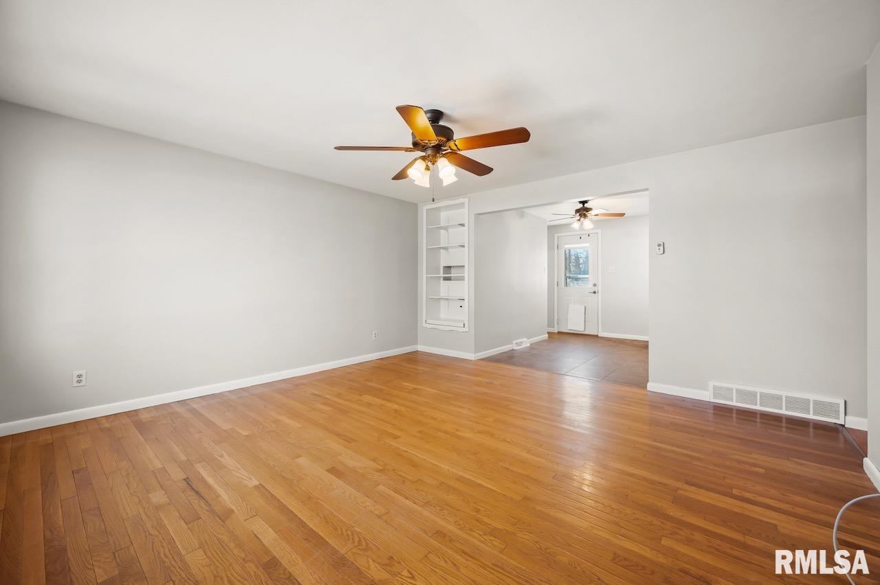 2716 West Overhill Road Peoria, IL 61615 - Photo 5 of 31 Gallery Image 5