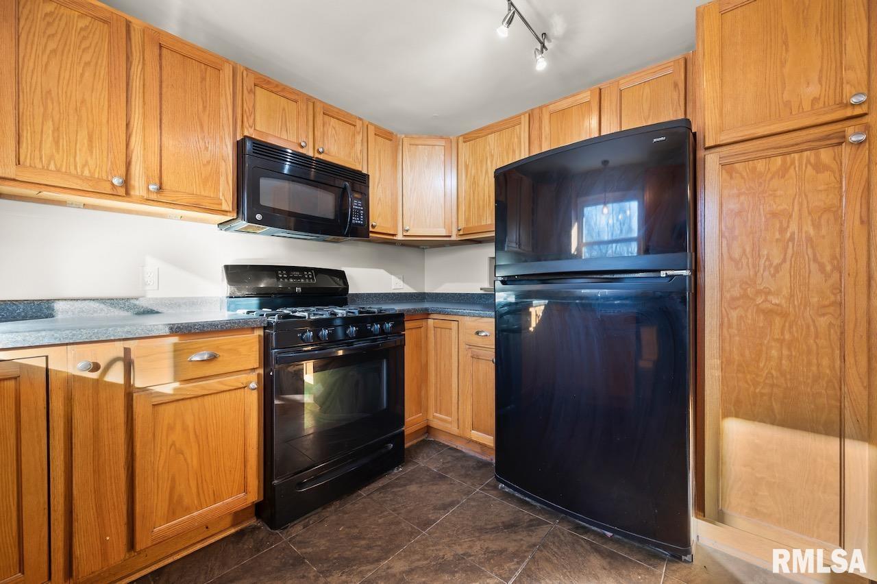 2716 West Overhill Road Peoria, IL 61615 - Photo 8 of 31 Gallery Image 8