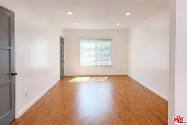 $2,100 | 202 North Locust Street, Inglewood, CA 90301