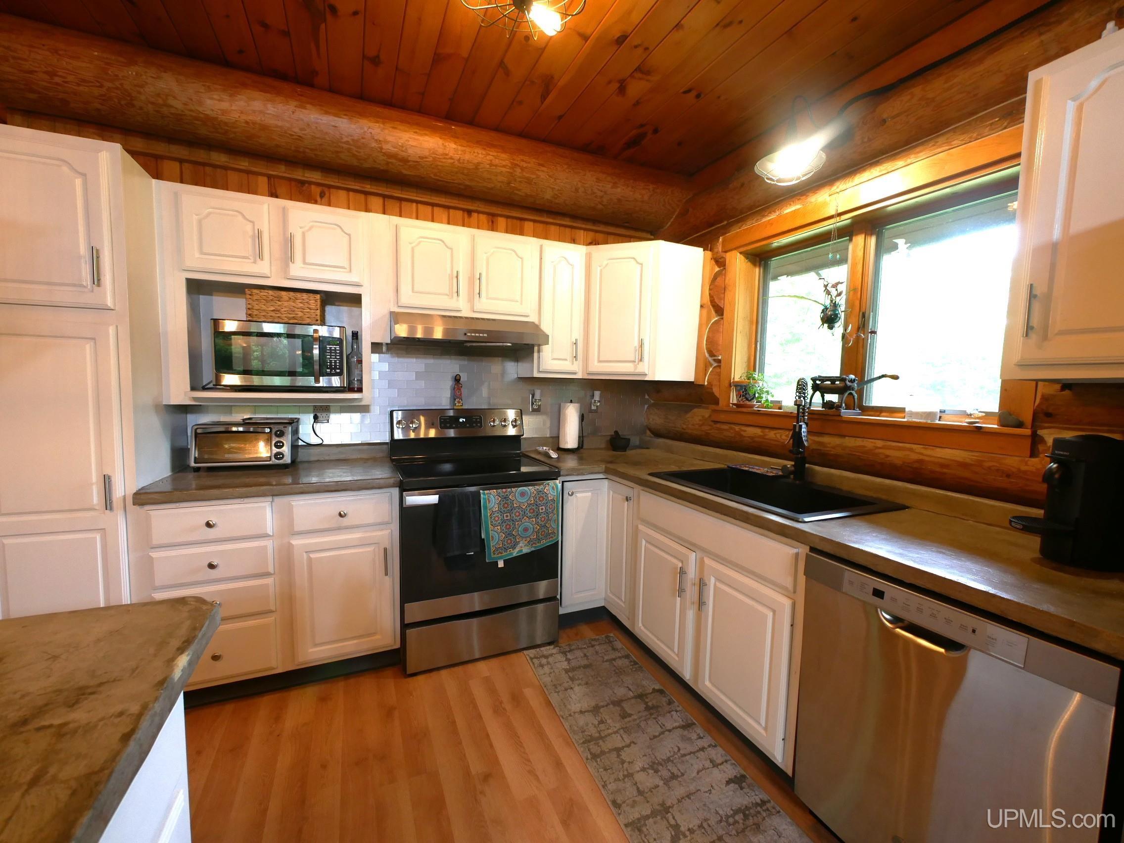 49270 Coal Dock Road Hancock, MI 49930 - Photo 13 of 79 Gallery Image 13