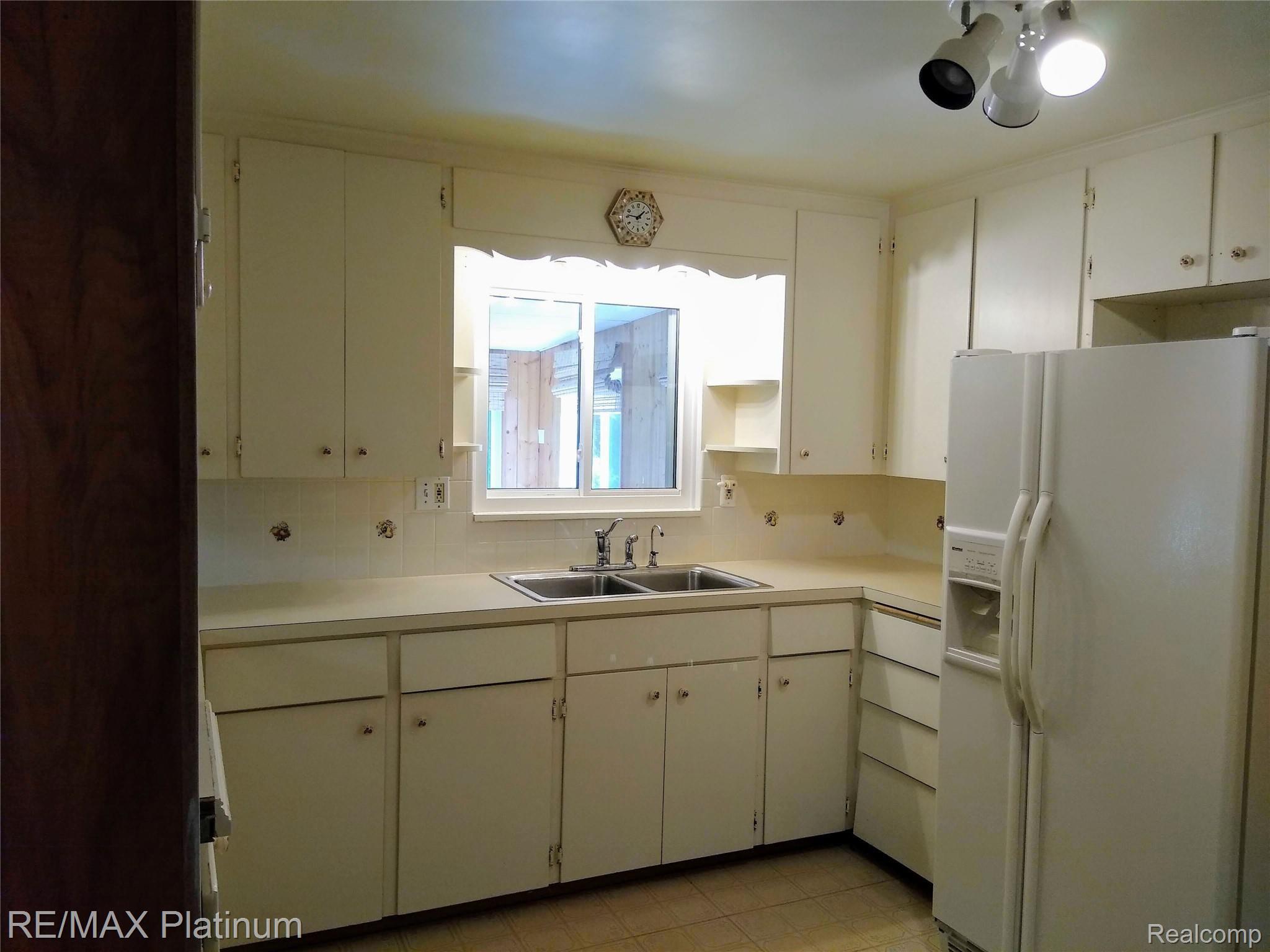1555 Chilson Road Howell, MI 48843 - Photo 11 of 47 Kitchen