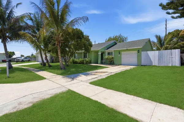 $449,900 | 423 Foresta Terrace, West Palm Beach, FL 33415